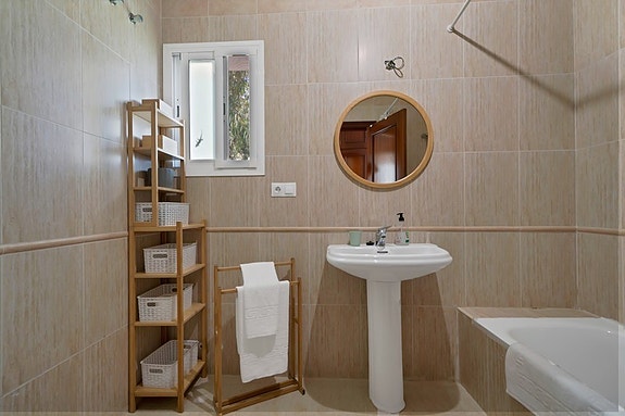 Innholdsrik villa med 5 soverom og stort uteområde - Fredelig beliggenhet i Torremuelle