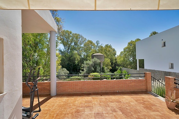 Innholdsrik villa med 5 soverom og stort uteområde - Fredelig beliggenhet i Torremuelle