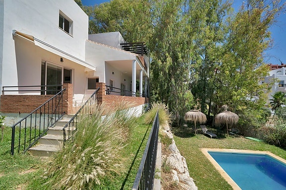 Innholdsrik villa med 5 soverom og stort uteområde - Fredelig beliggenhet i Torremuelle