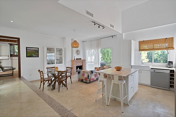 Innholdsrik villa med 5 soverom og stort uteområde - Fredelig beliggenhet i Torremuelle