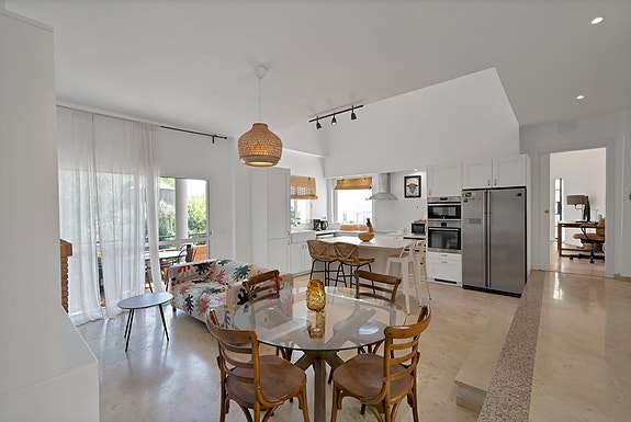 Innholdsrik villa med 5 soverom og stort uteområde - Fredelig beliggenhet i Torremuelle