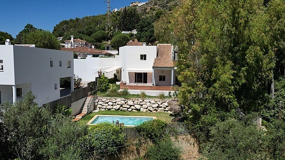 Innholdsrik villa med 5 soverom og stort uteområde - Fredelig beliggenhet i Torremuelle