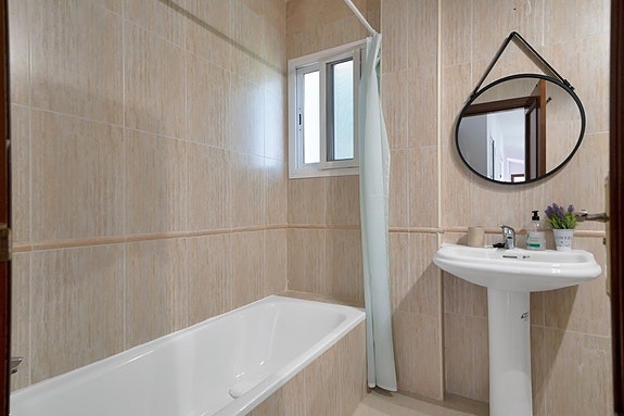 Innholdsrik villa med 5 soverom og stort uteområde - Fredelig beliggenhet i Torremuelle