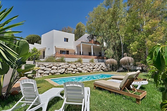 Innholdsrik villa med 5 soverom og stort uteområde - Fredelig beliggenhet i Torremuelle