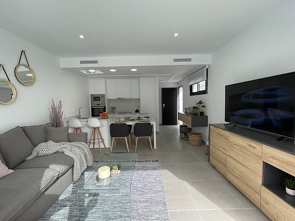 Klar til innflytting | Villa med 3 soverom og 2 bad | Flott uteplass med bassseng og kort vei til stranden!