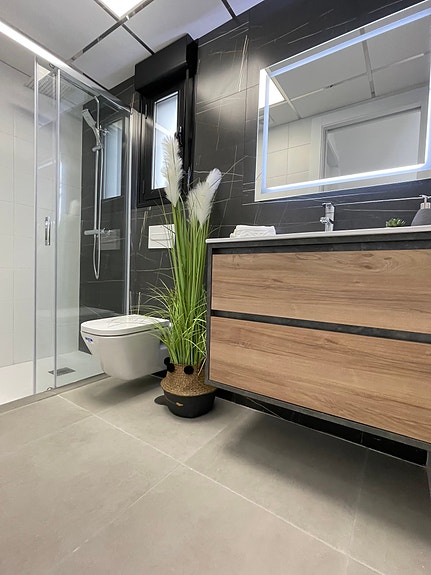 Klar til innflytting | Villa med 3 soverom og 2 bad | Flott uteplass med bassseng og kort vei til stranden!