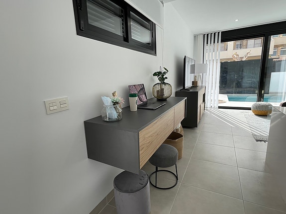 Klar til innflytting | Villa med 3 soverom og 2 bad | Flott uteplass med bassseng og kort vei til stranden!