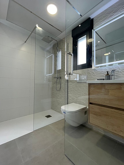 Klar til innflytting | Villa med 3 soverom og 2 bad | Flott uteplass med bassseng og kort vei til stranden!