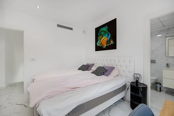 Stilren enebolig med 3 soverom og privat basseng - Sentral beliggenhet i Villamartín