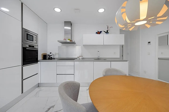 Stilren enebolig med 3 soverom og privat basseng - Sentral beliggenhet i Villamartín