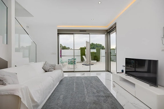 Stilren enebolig med 3 soverom og privat basseng - Sentral beliggenhet i Villamartín