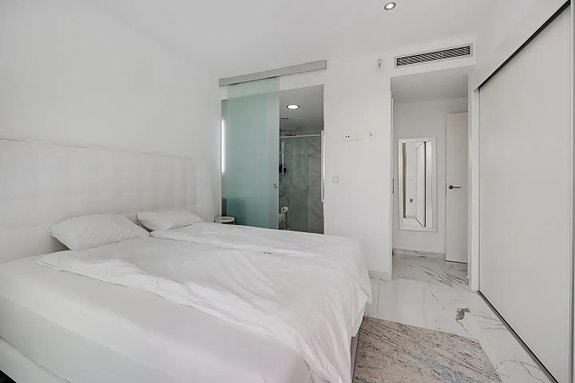 Stilren enebolig med 3 soverom og privat basseng - Sentral beliggenhet i Villamartín