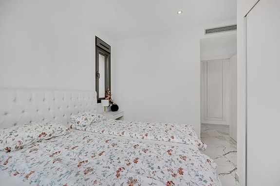 Stilren enebolig med 3 soverom og privat basseng - Sentral beliggenhet i Villamartín