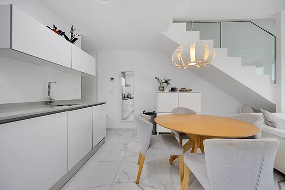 Stilren enebolig med 3 soverom og privat basseng - Sentral beliggenhet i Villamartín