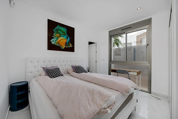 Stilren enebolig med 3 soverom og privat basseng - Sentral beliggenhet i Villamartín