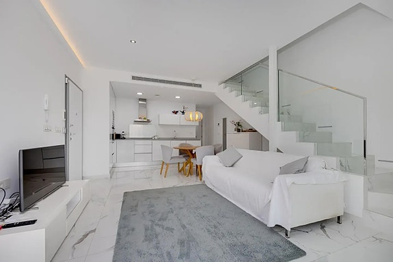 Stilren enebolig med 3 soverom og privat basseng - Sentral beliggenhet i Villamartín