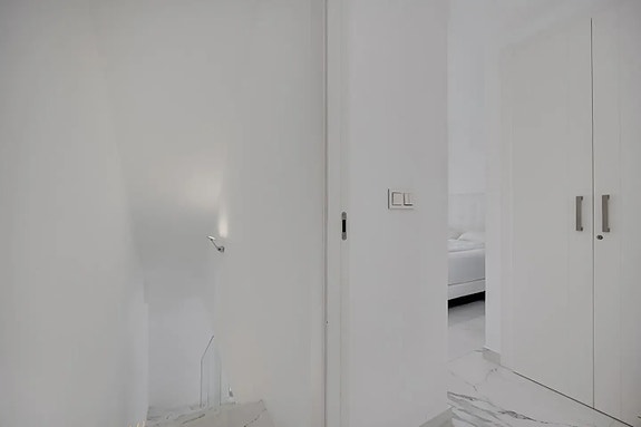 Stilren enebolig med 3 soverom og privat basseng - Sentral beliggenhet i Villamartín