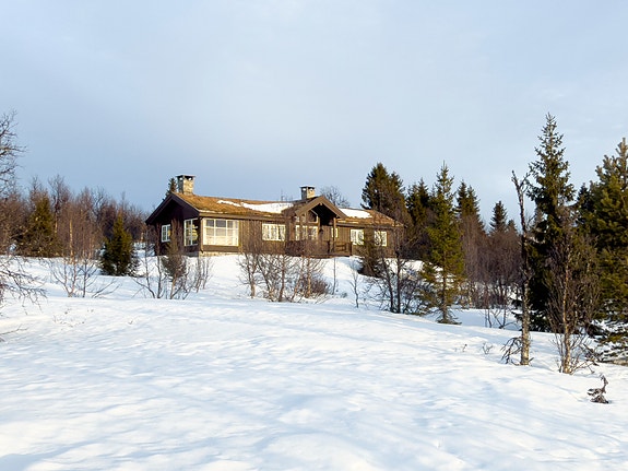 Velholdt og flott hytte beliggende høyt og fritt øverst i Gålålia.