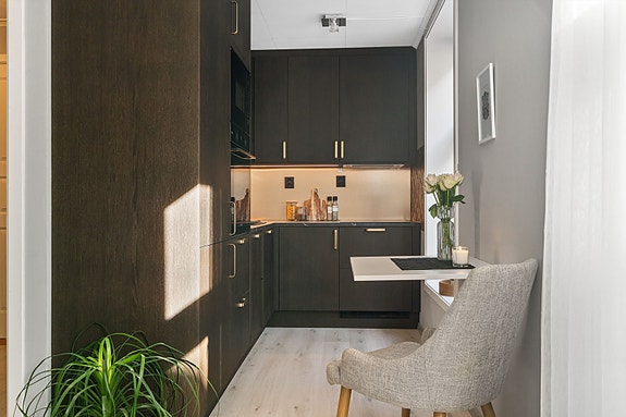 Aktiv Eiendomsmegling har gleden av å presentere Weidemanns vei 7A - en sjarmerende og gjennomført 2-roms leilighet med klassisk preg og moderne oppgraderinger. Foto: Vidar Alvik/ Grattis foto.