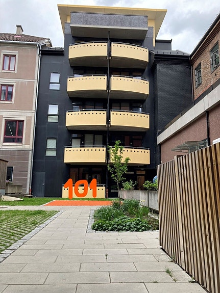 Fasade mot gårdsrom avmerket leil 101