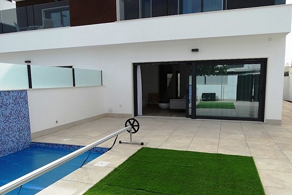 Moderne villa på to plan med privat basseng - 3 soverom og solrik takterrasse