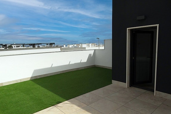 Moderne villa på to plan med privat basseng - 3 soverom og solrik takterrasse