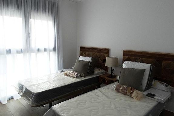 Unik hjørnevilla med ekstra plass ute - Basseng, takterrasse og moderne kvaliteter