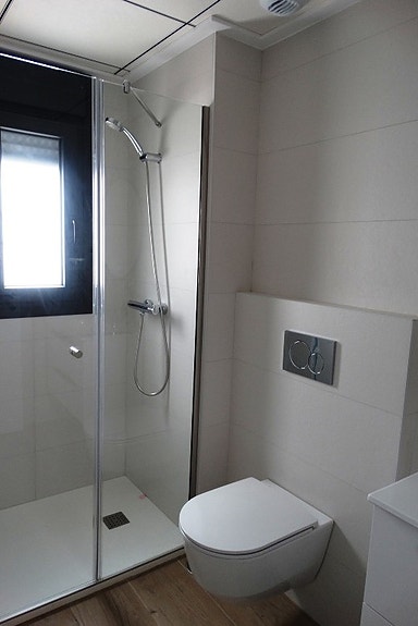 Moderne villa på to plan med privat basseng - 3 soverom og solrik takterrasse