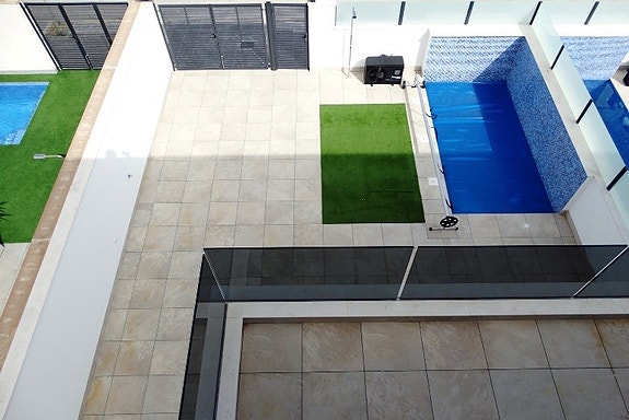 Moderne villa på to plan med privat basseng - 3 soverom og solrik takterrasse