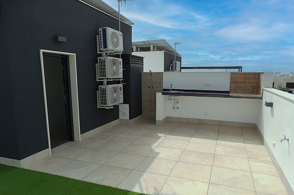 Moderne villa på to plan med privat basseng - 3 soverom og solrik takterrasse