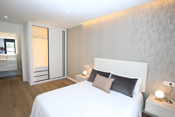 Eksklusiv siste enhet! Villa med 3 soverom, kjeller, takterrasse og privat basseng