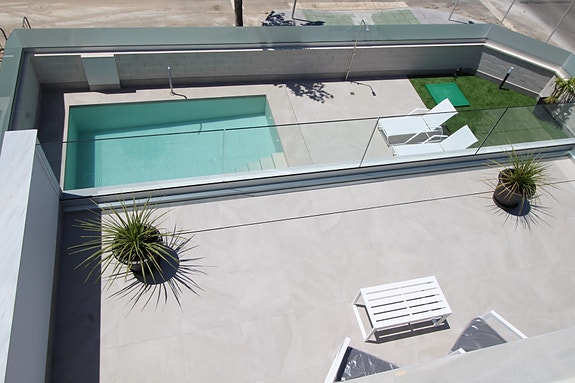 Eksklusiv siste enhet! Villa med 3 soverom, kjeller, takterrasse og privat basseng