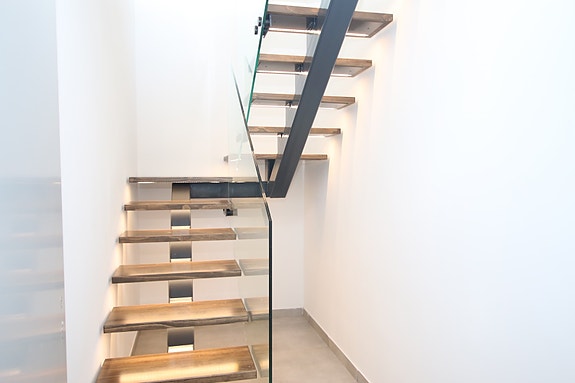 Eksklusiv siste enhet! Villa med 3 soverom, kjeller, takterrasse og privat basseng