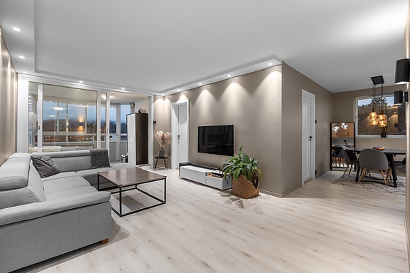 Houssam Ben Zrelli v/EIE eiendomsmegling har gleden av å presentere Harald Sohlbergs vei 2- en lys og luftig 3-roms. Foto: Oh Shots