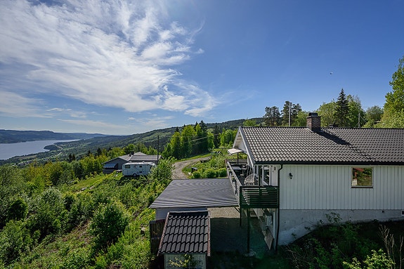 Velkommen til Åsrovegen 321! Foto: Lars Marius Bækkevold.