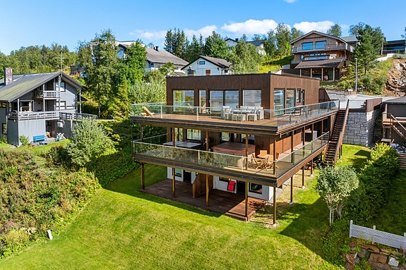 Velkommen til Hansmarkvegen 32 - Presentert av Sne Eiendomsmegling