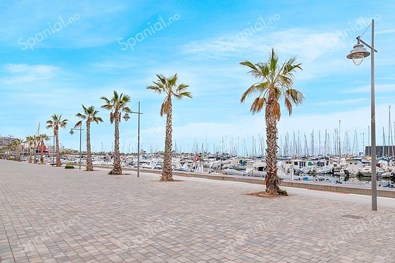 Nybygg - Moderne leilighet med 4 soverom og felles takterrasse - Kort vei til strand, butikker og servicetilbud