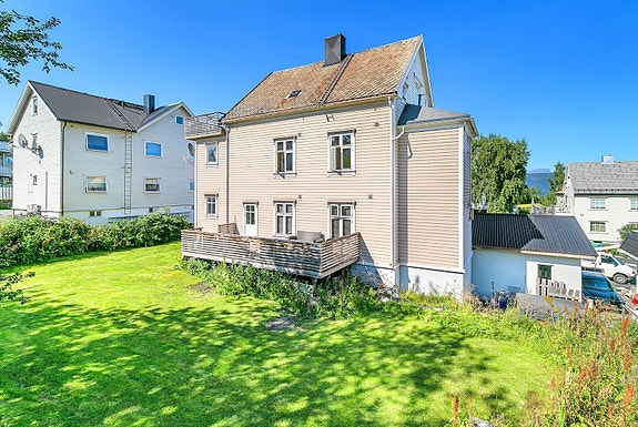 Frittliggende bolig over fire etasjer med utleiedeler - en attraktiv mulighet for deg som ønsker gode leieinntekter