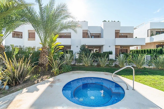 Leilighet med turistlisens - Terrasse, basseng og parkering i Secreto de la Zenia