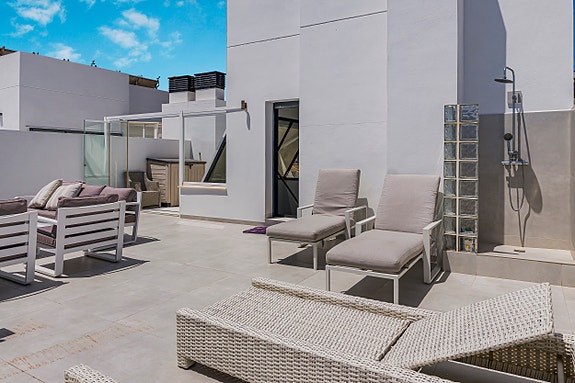 Eksklusiv penthouse med 3 soverom - Takterrasse med panoramautsikt - Like ved stranden