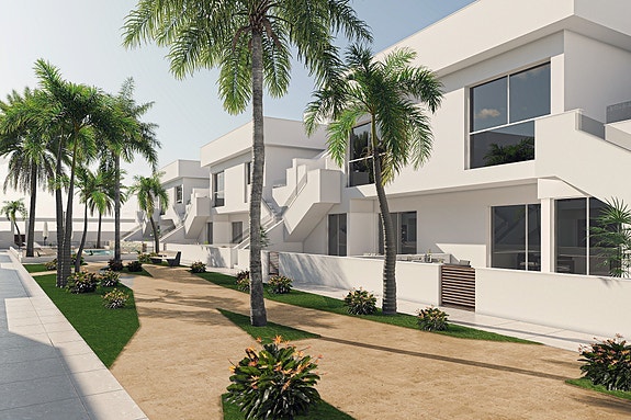 Nybygg! Leilighet med hage og terrasse - Flott fellesområde med basseng - Parkering