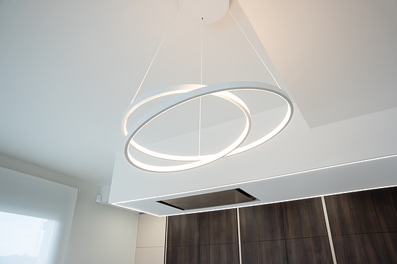 Nybygg! villa med stor underetasje - 5 soverom og privat basseng - Attraktiv beliggenhet - Møblert!