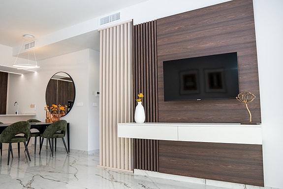 Nybygg! villa med stor underetasje - 5 soverom og privat basseng - Attraktiv beliggenhet - Møblert!