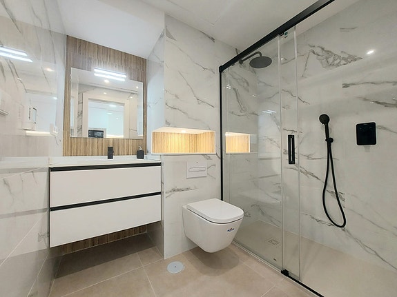 Nøkkelferdig! Rekkehus med 3 soverom og 2 bad | Uteplass med eget privat basseng | Takterrasse | Møblert!