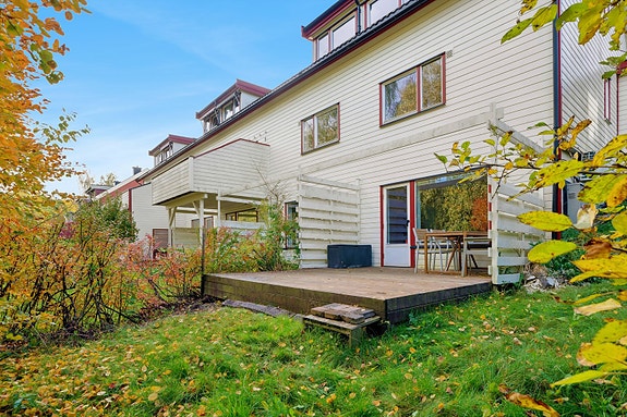 Velkommen til Jerikoveien 31A - enderekkehus beliggende i populære omgivelser med en rekke gode kvaliteter.