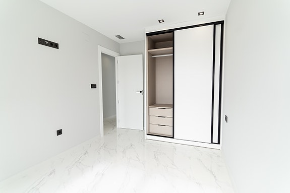 Råflott villa med 4 soverom, privat basseng og takterrasse - 700 m til strand