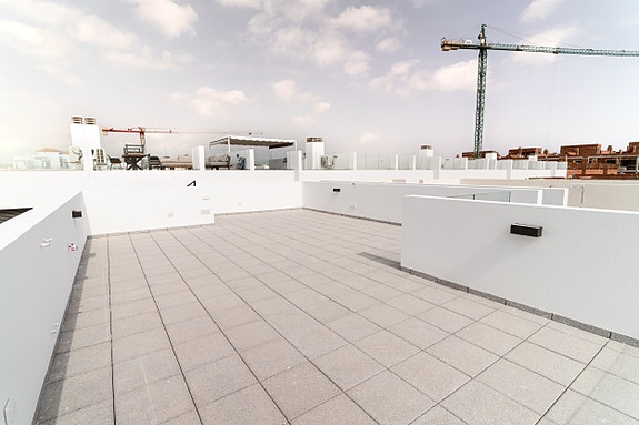 Råflott villa med 4 soverom, privat basseng og takterrasse - 700 m til strand