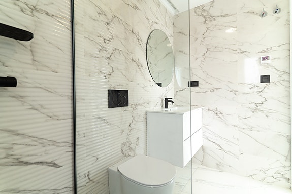 Råflott villa med 4 soverom, privat basseng og takterrasse - 700 m til strand