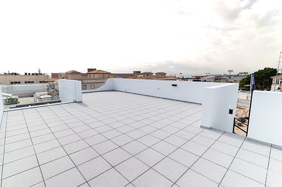 Råflott villa med 4 soverom, privat basseng og takterrasse - 700 m til strand