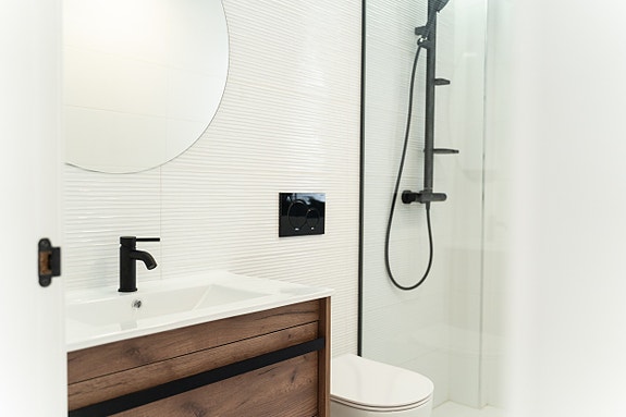 Råflott villa med 4 soverom, privat basseng og takterrasse - 700 m til strand